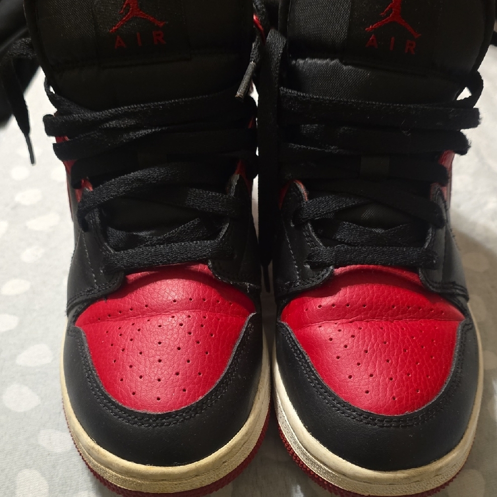 5.5 Y Jordan Kids Sneakers Black Red